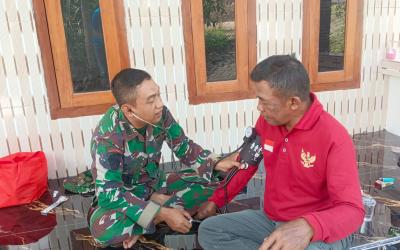 Bertempat di Pos 1 Satgas TMMD Dusun Krebet, tim kesehatan memberikan berbagai layanan medis, mulai dari pemeriksaan tekanan darah, konsultasi kesehatan, hingga pemberian vitamin sesuai kebutuhan warga.