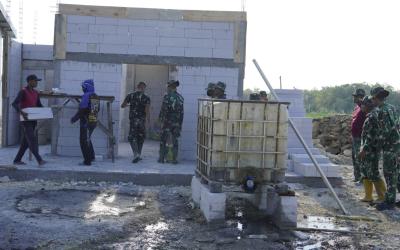Saat meninjau lokasi pembangunan pada Senin (27/7/2026), Komandan Satgas TMMD ke-129 Kodim 0813/Bojonegoro, Letkol Inf Dedy Dwi Wijayanto, mengatakan bahwa fasilitas tersebut dirancang sebagai ruang pemberdayaan bagi pelaku usaha mikro, kecil, dan menengah (UMKM) di Desa Kesongo.