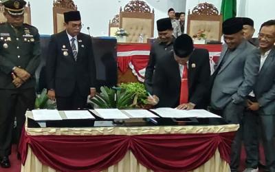 Dewan Perwakilan Rakyat Daerah (DPRD) Kabupaten Seluma gelar Rapat di ruang sidang Paripurna DPRD dengan Agenda Penyampaian Kesepakatan bersama antara Eksekutif dan Legislatif tentang KUA-PPAS tahun 2027.