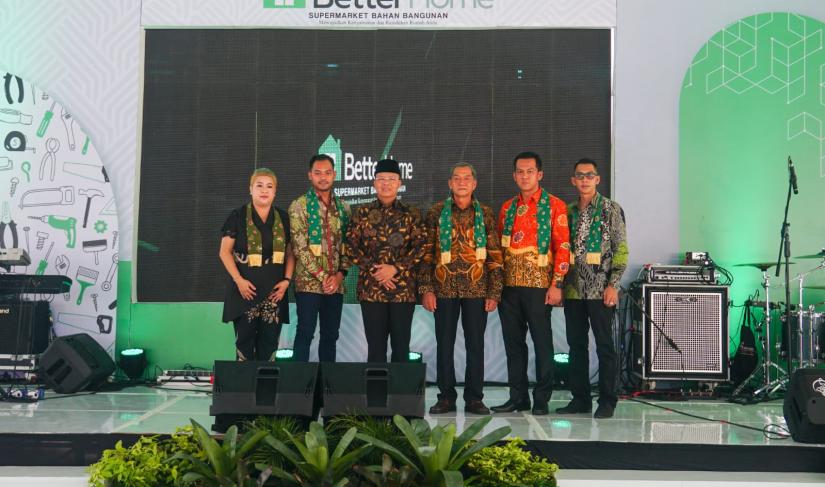 Grand Opening Better Home (Supermarket Bahan Bangunan) di kawasan Jalan H. Adam Malik KM. 8,5 Kota Bengkulu, Senin (28/11)