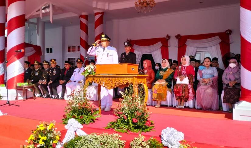 Bupati Seluma Erwin Octavian, SE bertindak selaku Inspektur upacara