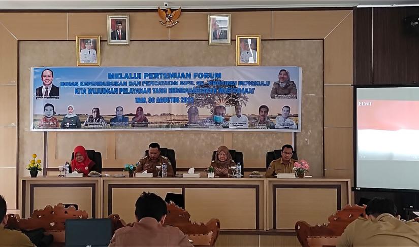 Bupati Seluma Erwin Octavian mengajak Kepala Dinas Kependudukan dan Pencatatan sipil (Disdukcapil) Se-provinsi Bengkulu untuk mewujudkan Seluma Melayani, Selasa 30 Agustus 2022. 