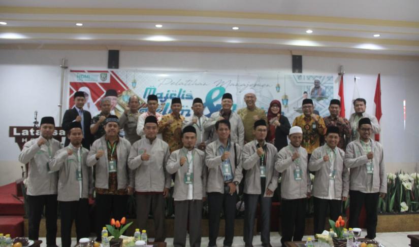 Gubernur Rohidin hadiri dan membuka Pelatihan Manajemen Majelis Taklim dan Pelatihan Rubiah HDMI, Sabtu (19/11)