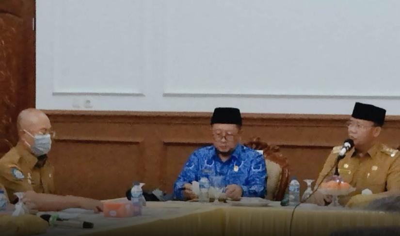 Bupati Bengkulu Selatan Gusnan Mulyadi Ikuti Rapat Terkait Penetapan Harga Tandan Buah Segar (TBS)