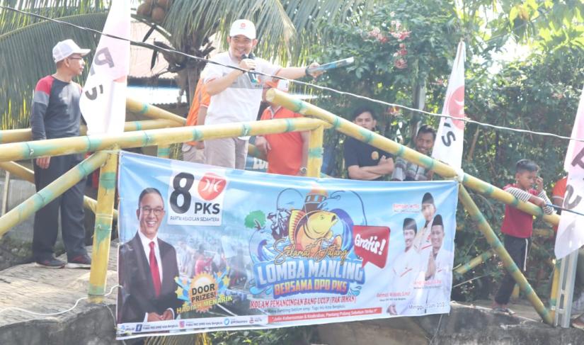 PKS ajak warga kota refreshing di kolam pemancingan.