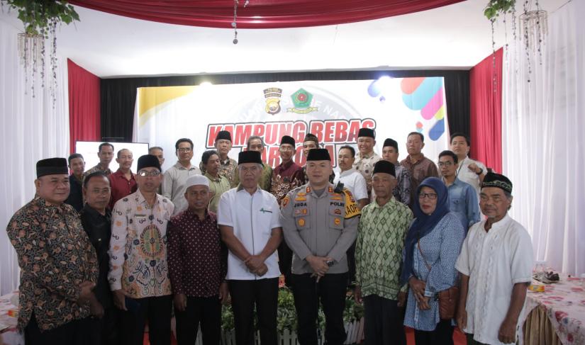 Dalam rangka war on drugs, Polres Rejang Lebong (RL) Polda Bengkulu pagi hari ini Rabu (13/09) melaunching Kampung Bebas Narkoba di kantor Lurah Karang Anyar Kabupaten Rejang Lebong.