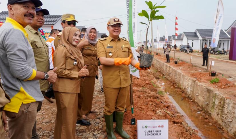 Sinergi Pembangunan dan Kelestarian Lingkungan, Gubernur Rohidin bersama Forkopimda Tanam 1000 Pohon Buah