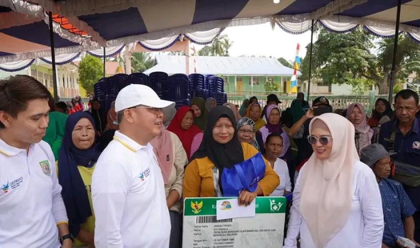 Gubernur Bengkulu Salurkan Bantuan dan Tinjau Infrastruktur di Air Nipis Bengkulu Selatan.