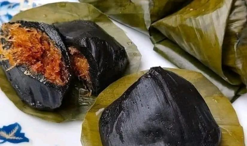 Mendut Ketan Hitam.