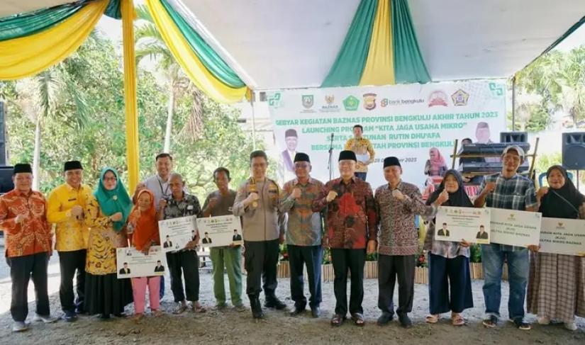 Baznas Bengkulu Distribusikan Zakat kepada 300 Dhuafa dan Luncurkan Program "Kita Jaga Usaha Micro".