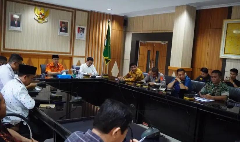 Rapat Antisipasi Perayaan Tahun Baru 2024 dan Program Kali Bersih di Kawasan Pantai Panjang Bengkulu.