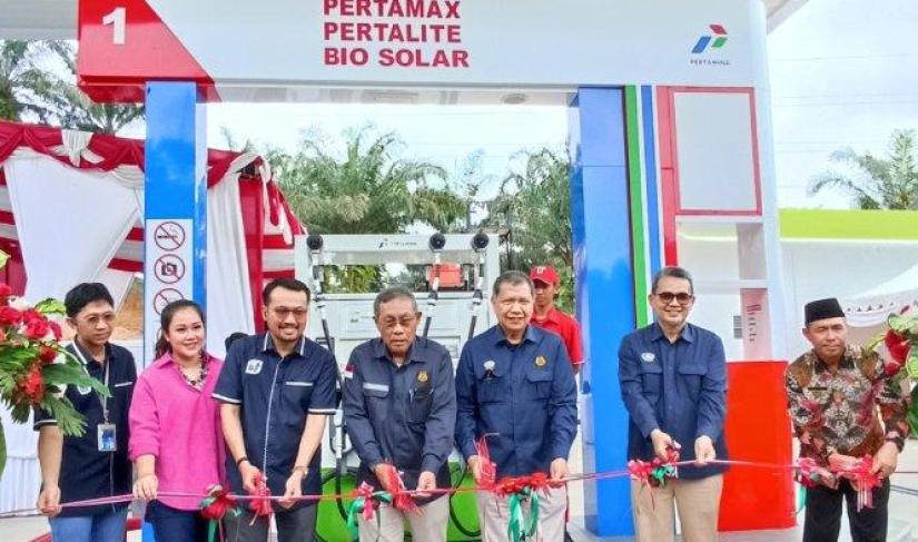 SPBU BBM satu harga itu direalisasikan Pertamina di wilayah Kabupaten Bengkulu Selatan, Provinsi Bengkulu yang berbatasan dengan daerah Pagaralam, Provinsi Sumatera Selatan.