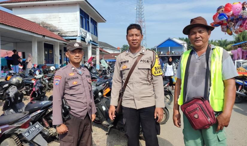 Dalam upaya untuk mewujudkan kamtibmas yang aman dan kondusif, salah satunya dengan kegiatan sambang ke Tukang Parkir Pasar Lubuk Pinang dan memberikan himbauan Kamtibmas kepada Tukang Parkir.
