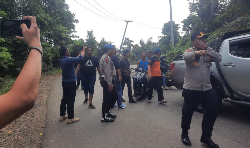 Pelaku pungutan liar di jalan lintas barat (Jalinbar) di wilayah Kabupaten Bengkulu Utara, diamankan oleh Sat Reskrim Polres Bengkulu Utara, di backup personel Polsek Batik Nau, Selasa (28/08) siang pukul 14.00 WIB.