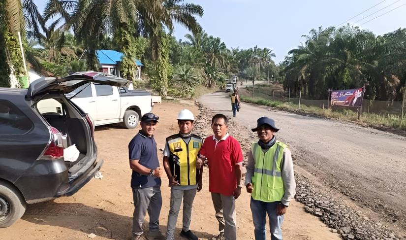 Anggota DPRD Provinsi Bengkulu Pantau Pembangunan Jalan Mukomuko 
