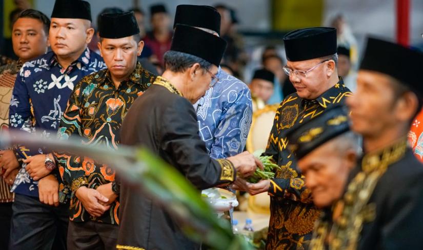 gubernur Rohidin saat Hadiri HUT Kota Curup Ke 143