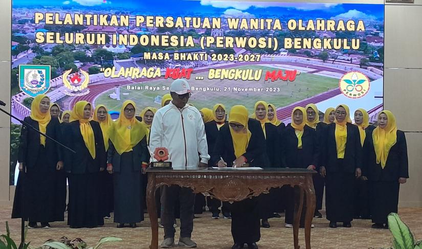 Anggota DPRD Provinsi Bengkulu Sefty Yuslinah resmi memimpin Persatuan Wanita Olahraga Seluruh Indonesia (Perwosi) Provinsi Bengkulu Periode 2023-2027.
