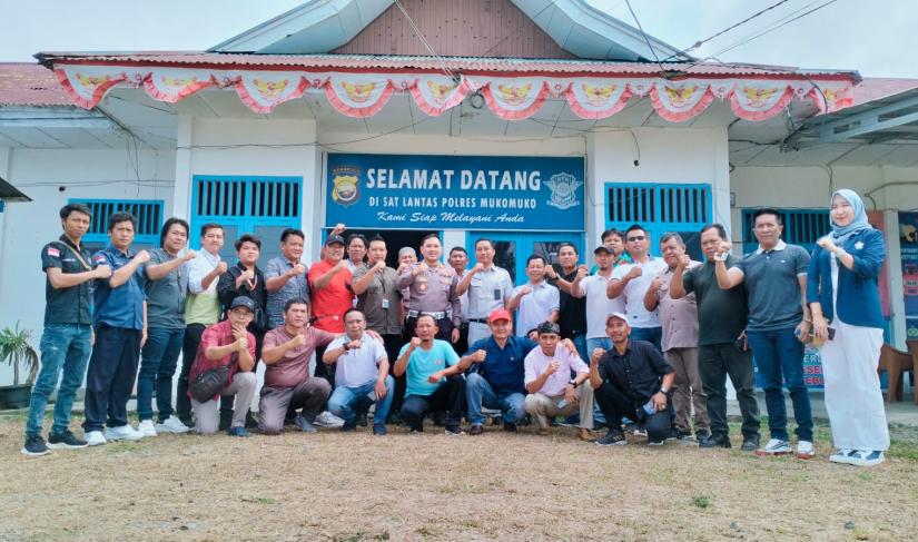 Jalin Sinergitas Bersama Pers, Sat Lantas polres Mukomuko Kolaborasi Foto/Dok Surya