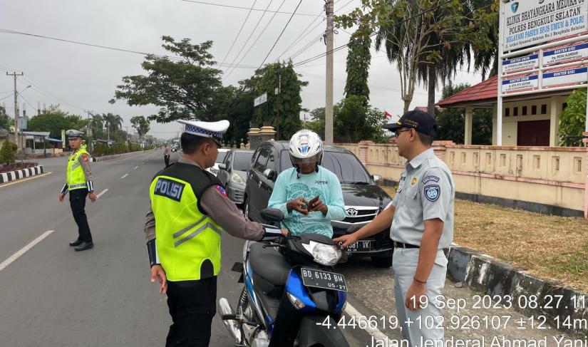 dalam rangka mendukung program Peningkatan pendapatan daerah melalui  Pajak Ranmor, Polisi sinergi Operasi