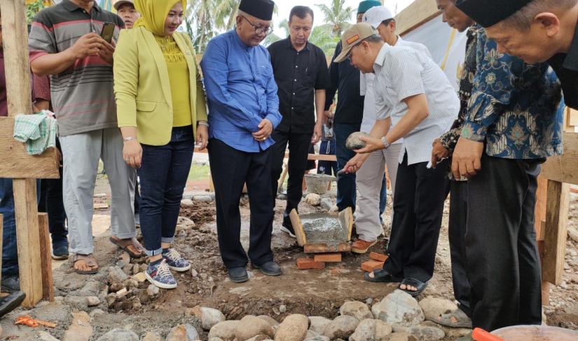 Mega Sulastri menyaksikan bedah rumah beberapa waktu lalu.