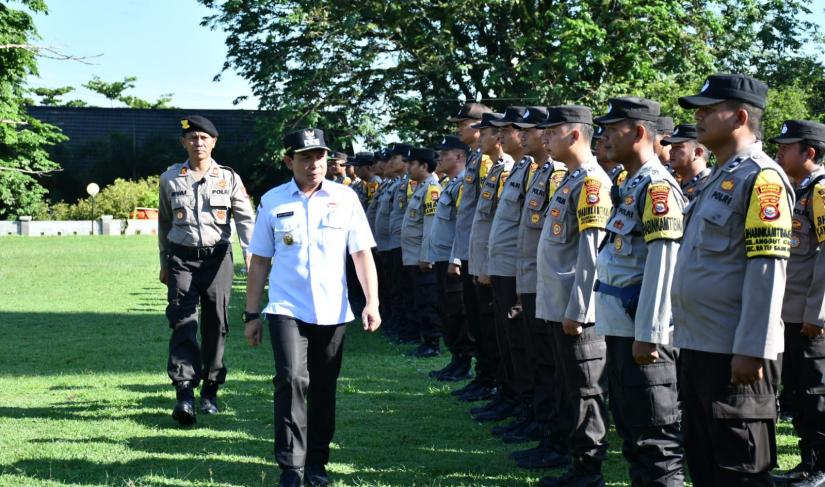 Wakil Walikota Bengkulu Dedy Wahyudi didaulat menjadi pemimpin apel Kasatkamlimg yang digelar di lapangan merdeka. 