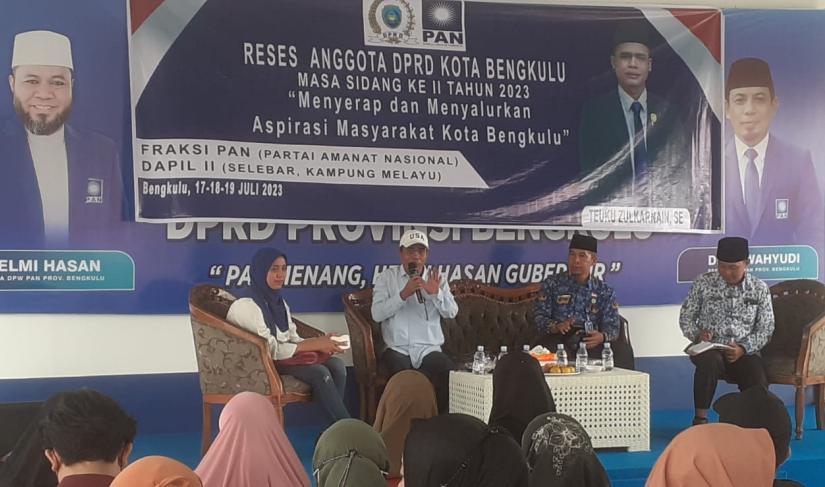 Anggota Komisi II DPRD Kota Bengkulu Fraksi PAN Teuku Zulkarnain saat menggelar reses kedua di kantor DPW PAN di kawasan Kelurahan Sidomulyo, Senin (17/7/2023). 