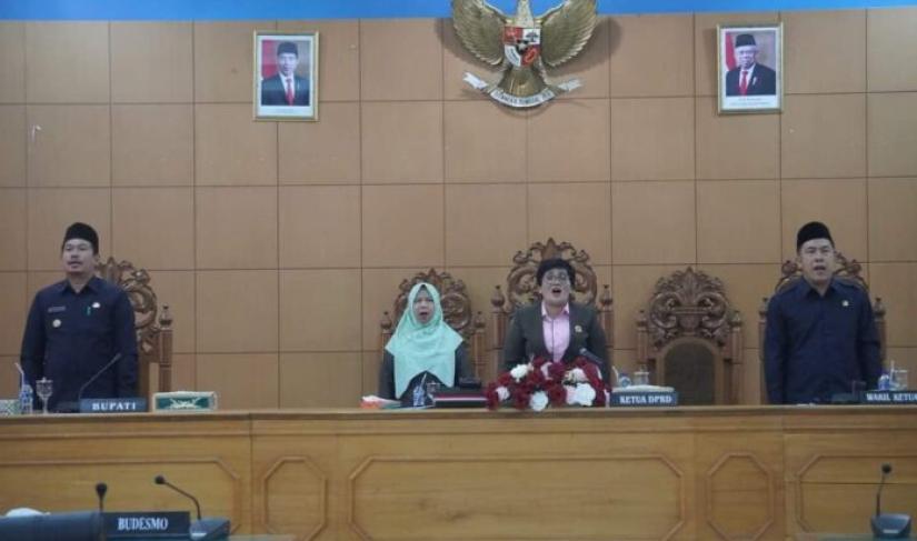 Ketua DPRD BU, Bersama WABUP BU Diruang rapat DPRD BU