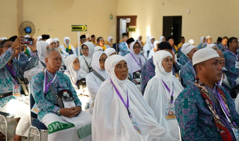 141 Calon Jamaah Haji (CJH) Kuota Tambahan yang tergabung dalam Kloter 17 Padang/Kloter 6 Bengkulu diberangkatkan Selasa (20/6) malam ini pukul 21.20 WIB.