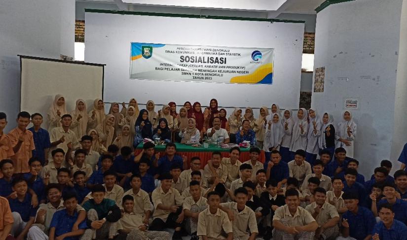 Sosialisasi Internet Cakap (Cerdas, Kreatif dan Produktif) di Aula pertemuan SMKN 1 Kota Bengkulu, Rabu (17/5/23).