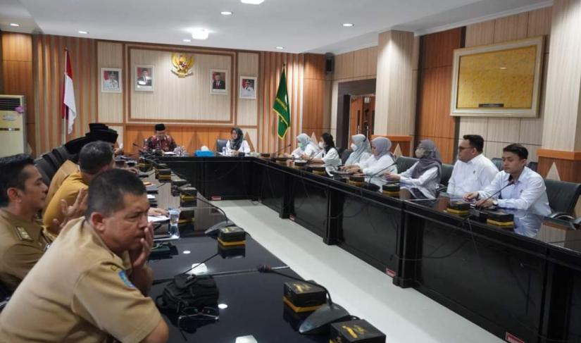 Sekda Provinsi Bengkulu Hamka Sabri pimpin pertemuan awal Pelaksanaan Entry Meeting dengan BPK RI Perwakilan Bengkulu, di Ruang Rapat Rafflesia Kantor Gubernur Bengkulu, Senin (21/08)