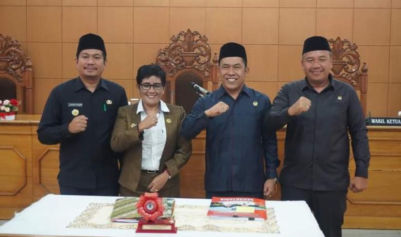 Wabup BU Bersama ketua DPRD Beserta Wakil ketua I, dan II,