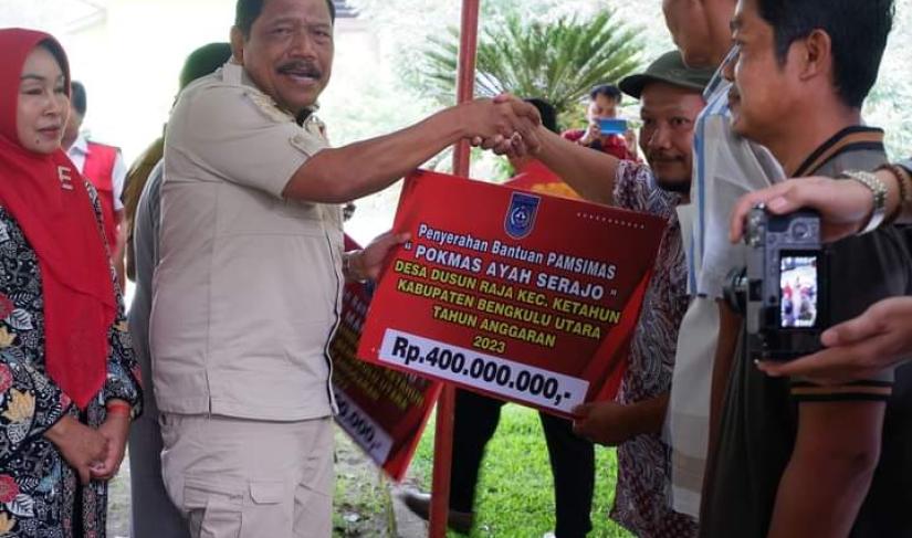 Bupati Mian bantu perbaikan 32 unit rumah tidak layak huni dan pembangunan Pamsimas.