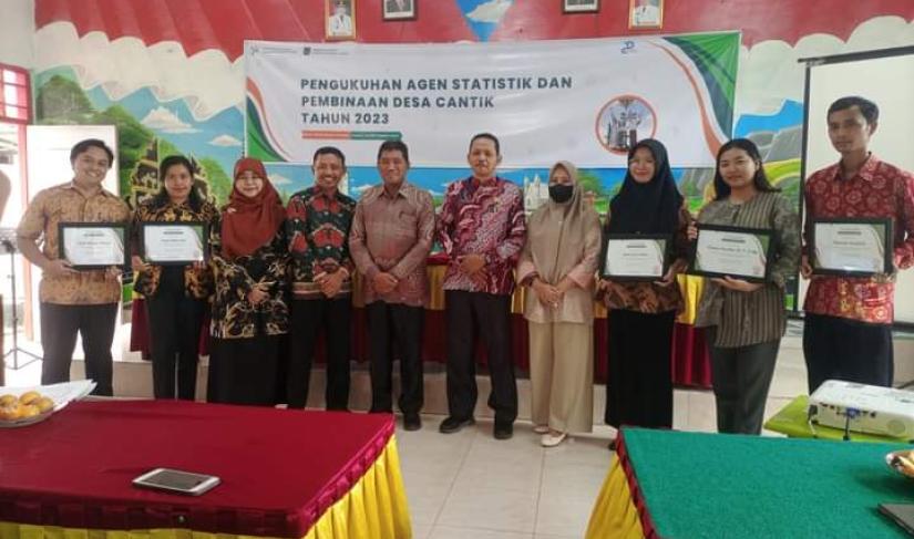 Acara pengukuhan, yang dihadiri oleh Kepala BPS Kabupaten BU, Camat Arga Makmur, Kepala Desa Rama Agung, Perwakilan Kominfo, Para agen yang dikukuhkan, tokoh masyarakat 