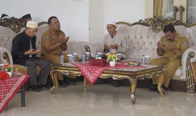 Bupati BU bersama melepas jemaah Thareqat Na'sabandiyah Kabupaten Bengkulu Utara dan Muko Muko 