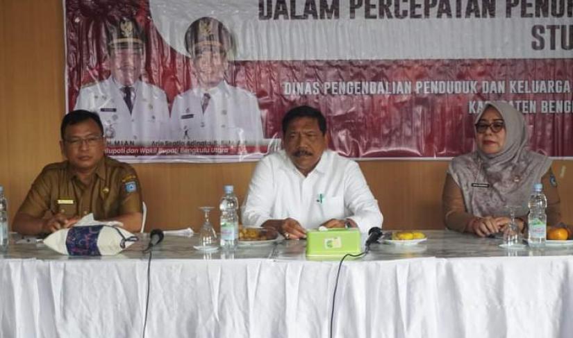 Bupati BU Ir H MIAN Menghadiri pertemuan review dan memperkuat program "Bangga Kencana" dalam upaya percepatan penurunan angka stunting di kabupaten BU