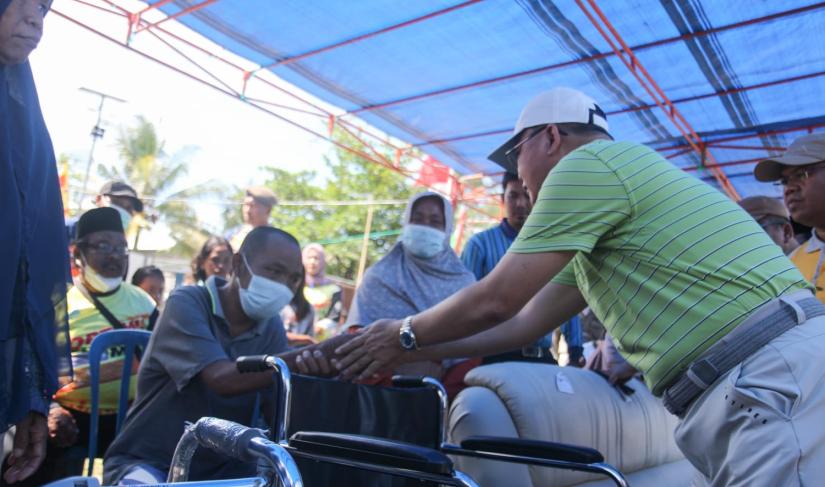  Penyerahan Bantuan Kursi Roda & Alat Bantu Dengar kepada warga di Halaman Mess Pemda Provinsi Bengkulu, Jum’at (17/02)