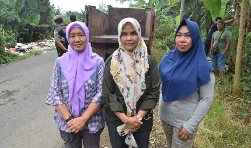 Warga Kota Bengkulu saat atasi Sampah