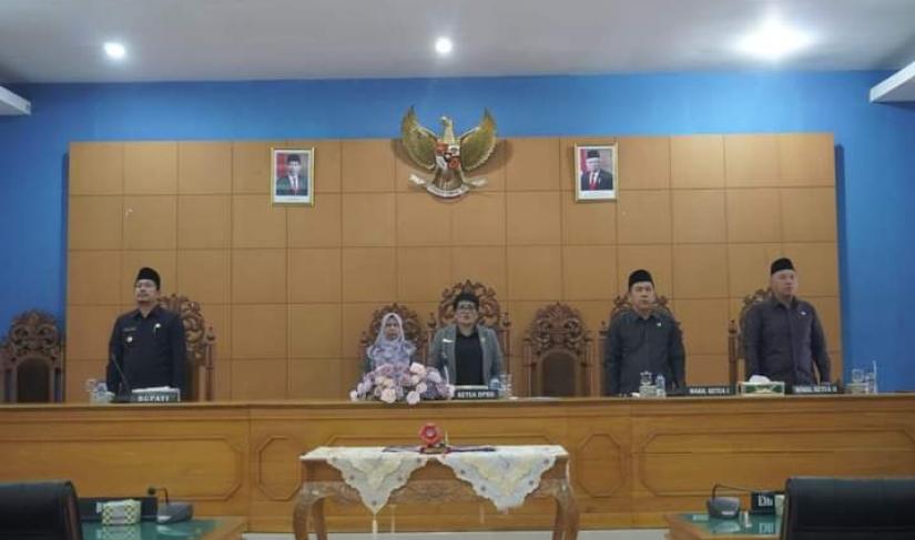 Wabup BU Bersama ketua DPRD Beserta Wakil ketua I, dan II,