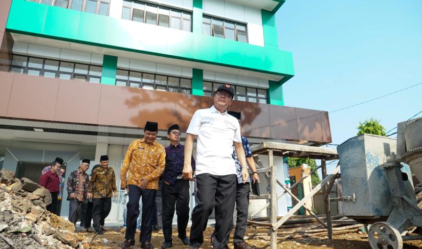 Gubernur Bengkulu meninjau pembangunan RS Muhammadiyah Bengkulu.
