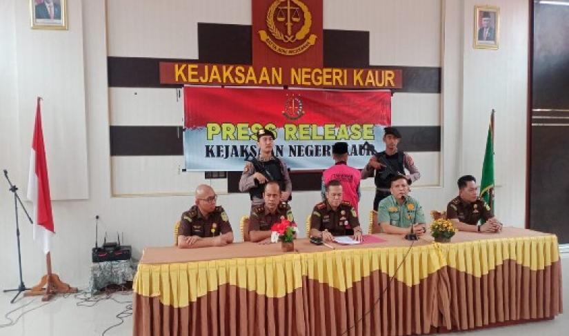 Eks Kepala Desa Air Jelatang bersama dengan Eks Sekretaris Desa Air Jelatan Maje Kabupaten Kaur Provinsi Bengkulu di tetapkan menjadi tersangka dugaan Korupsi dana DD tahun 2018 – 2020