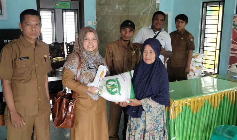 Bantuan pangan untuk ribuan KPM di Mukomuko disalurkan.