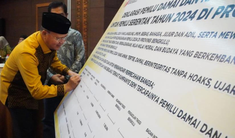 Penandatanganan deklarasi pemilu damai.