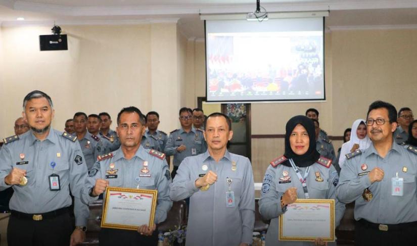 Kanwil Kemenkumham Bengkulu Raih Penghargaan Pelayanan Publik Berbasis Hak Asasi Manusia.