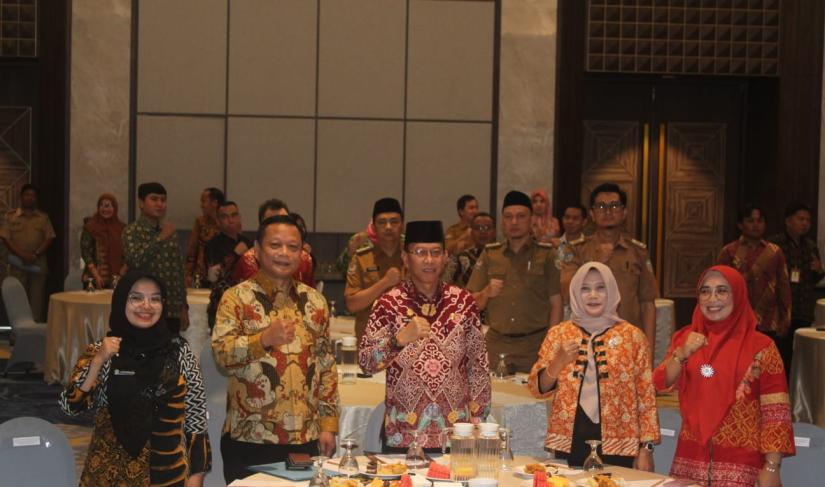 Rapat Ekspose Basis Data serta penandatanganan komitmen terkait penyelesaian Rencana Tata Ruang Wilayah (RTRW) Provinsi Bengkulu tahun anggaran 2023, di Hotel Mercure Bengkulu.