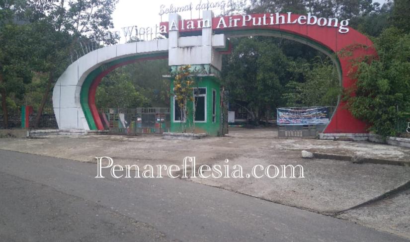 Obyek Wisata Air Putih Sepi Pengunjung.