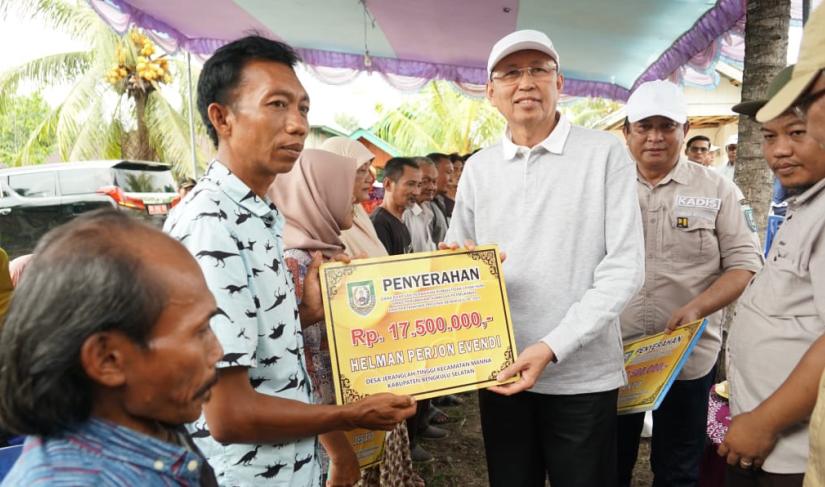 HUT ke-55 Provinsi Bengkulu diramaikan dengan bakti sosial dan pengobatan gratis.