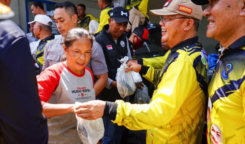 Pembagian 1500 Kilogram Ikan Gratis dan Lomba Masak Ikan.