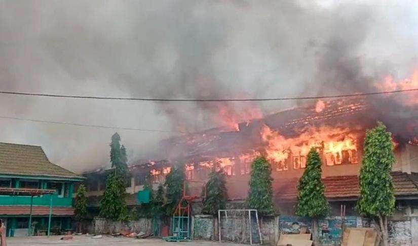 Kebakaran di SMKN 3 Kota Bengkulu.