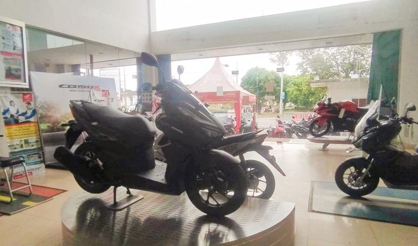 Salah satu dealer sepeda motor Honda Bengkulu.