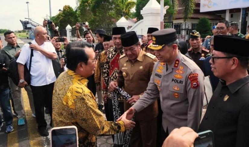 Tampak Suimi Fales Dewan Dampingi Wagub Bengkulu Rosjonsyah Sambut Ketua MA